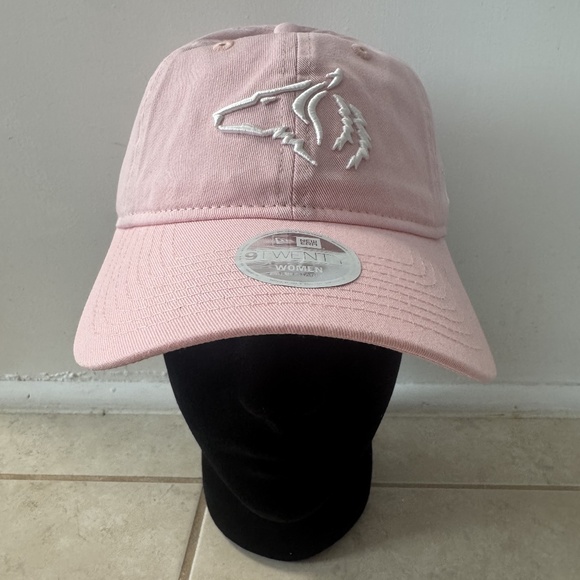 Ladies Greywolf Adjustable Clean Up Cap - Picture 1 of 3